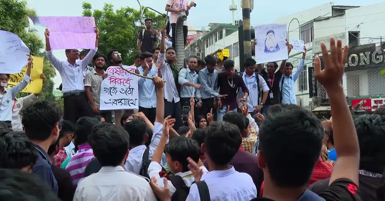 ফিরে দেখা ১৬ জুলাই: মধ্য জুলাইয়ে আন্দোলনের স্পৃহা বাড়ায় স্কুল-কলেজের শিক্ষার্থীরা